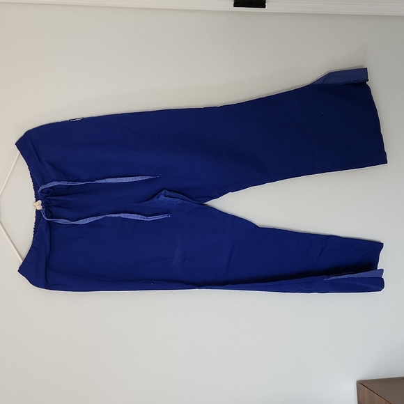 Scrub set - Picture 2 of 2